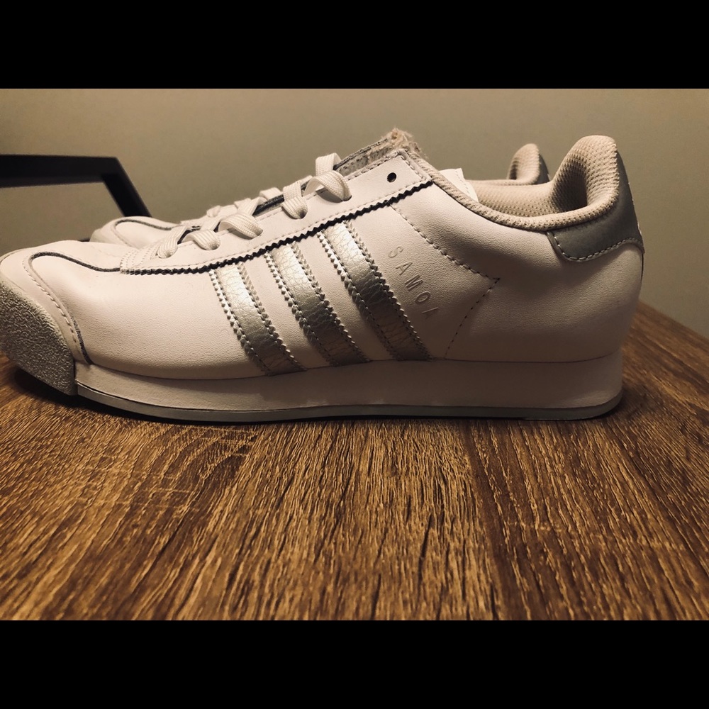 Adidas Samoa
White/Silver
Department: Women’s 
Size:7 US 
slightly worn interior